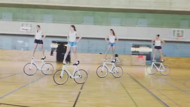 Acht Räder, vier Frauen: Weltrekordhalterinnen auf dem Kunstrad