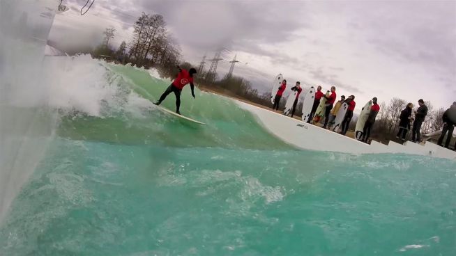 Welt-Sensation in Langenfeld: Surf-Welle auf Baggersee