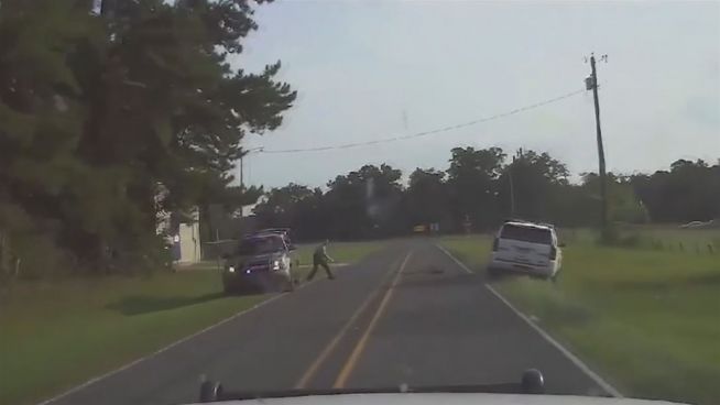 Einfach abgefahren: Frau klaut Cops Auto