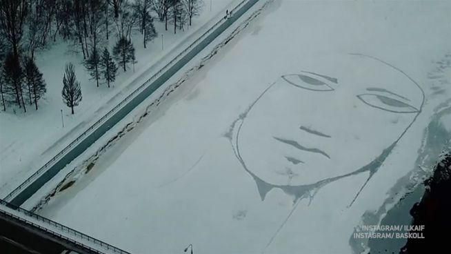 'Sad Face' im Eis: Der russische Banksy ist zurück