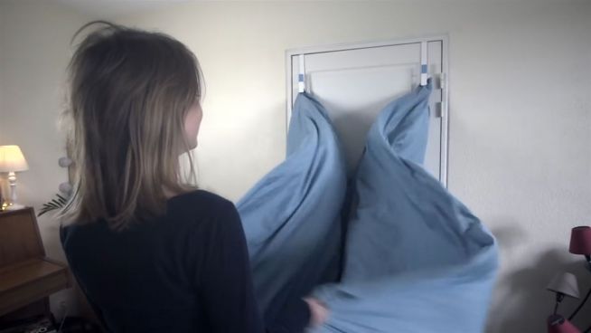 Kampf mit der Decke: Betten beziehen leicht gemacht