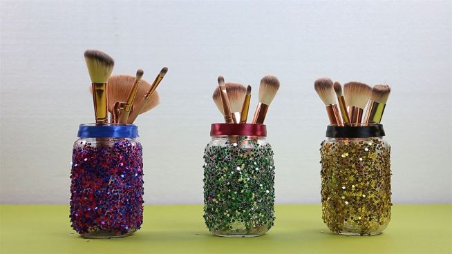 DIY: Gläser für Make-up-Pinsel und Stifte