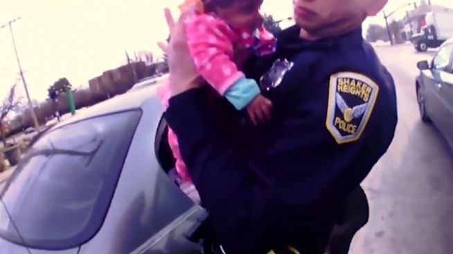 Fast erstickt: Polizisten retten zwei Monate altes Baby