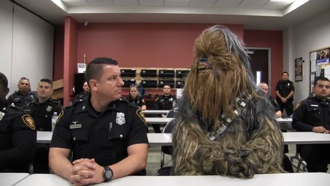 Chewbacca schult um: Ein Wookie bei der Polizei