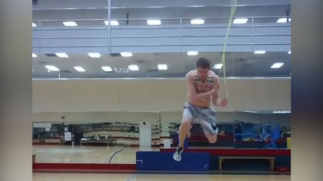 Atemberaubend akrobatisch: Seilspring-Profi LaVecchia