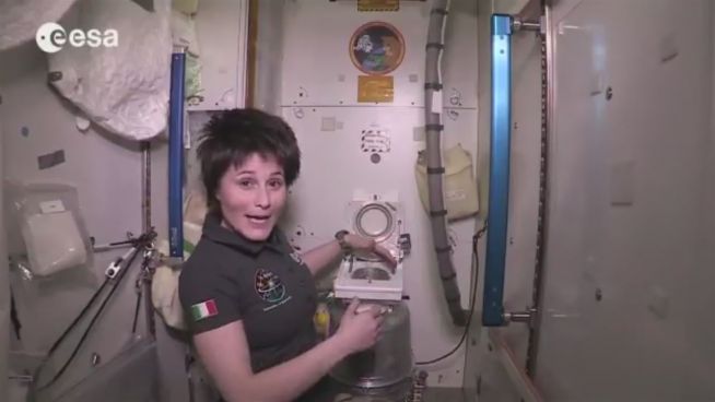 Gutes Zielen nötig: Astronautin erklärt Weltraum-WC