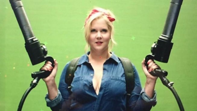 Brüste und Waffen: Amy Schumer provoziert Fans