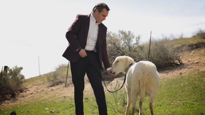 PETA-Spot: Tierfreund Joaquin Phoenix trägt keine Wolle