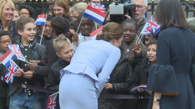 William bleibt Zuhause: Kate reist in die Niederlande