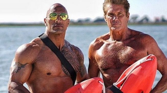 Baywatch-Film: Hasselhoff und Johnson zeigen Muskeln