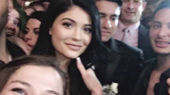 Krasses Date: Kylie Jenner begleitet Schüler zum Ball