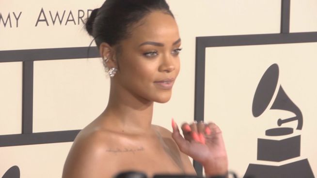 Rihanna wegen mehr Pfunden im Netz gedisst