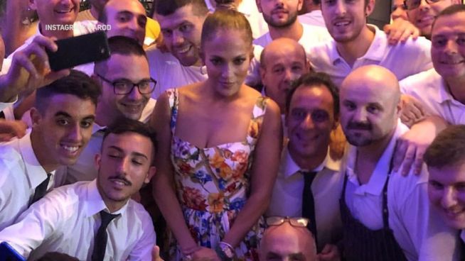 In italienischer Bar: Jennifer Lopez gibt spontanes Mini-Konzert
